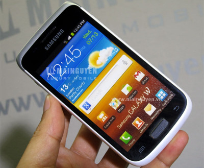 Samsung Galaxy W I8150 shows