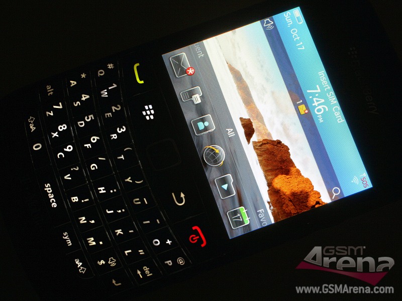 Harga spesifikasi fitur hp BlackBerry Onyx 2, kelebihan kelemahan BB 0780 Onyx 2, keunggulan dan kekurangan handphone Onyx 2 9780, gambar foto desain dan warna BB 9780 Onyx 2