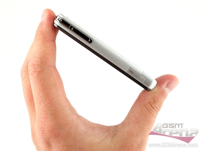 LG GD510 POP, zdroj snímky: gsmarena.com
