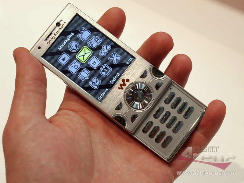 harga Sony Ericsson W995 Walkman baru bekas, fitur spesifikasi ponsel handphone hp W995, kelemahan kekurangan dan kelebihan desain W995 slide, kotak paket penjualan hp tipis internet cepat