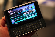 Nokia E7 live photos