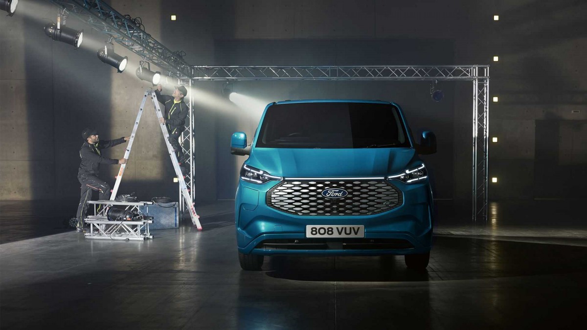 2023 Ford E-Transit Custom