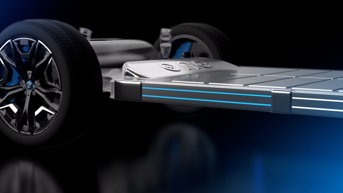 New battery promises 600 miles of range for the BMW iX