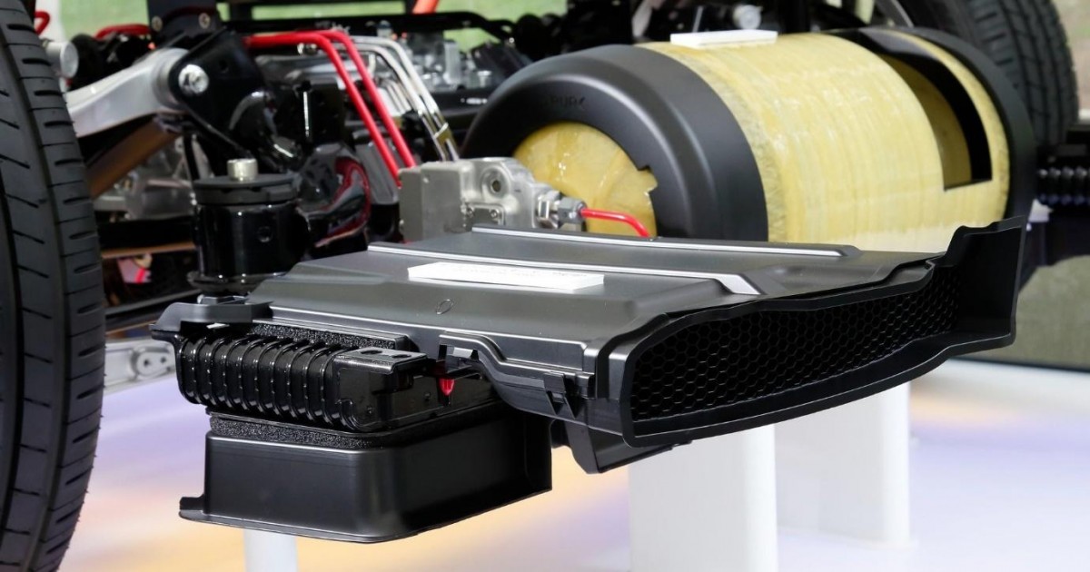 Toyota Mirai’s gaseous H2 tanks are made from polyamide and carbon fiber