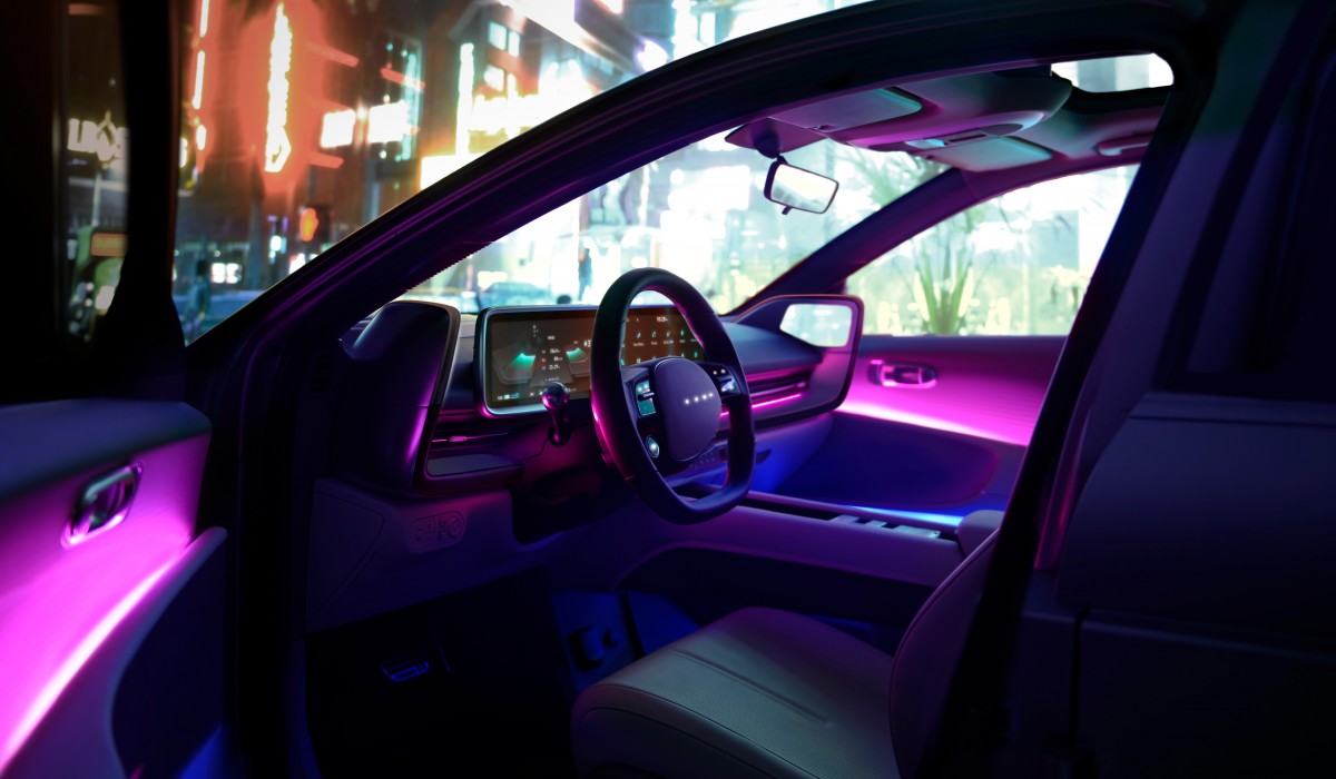 Ambient lighting, Pixels on steering wheel, two 12\