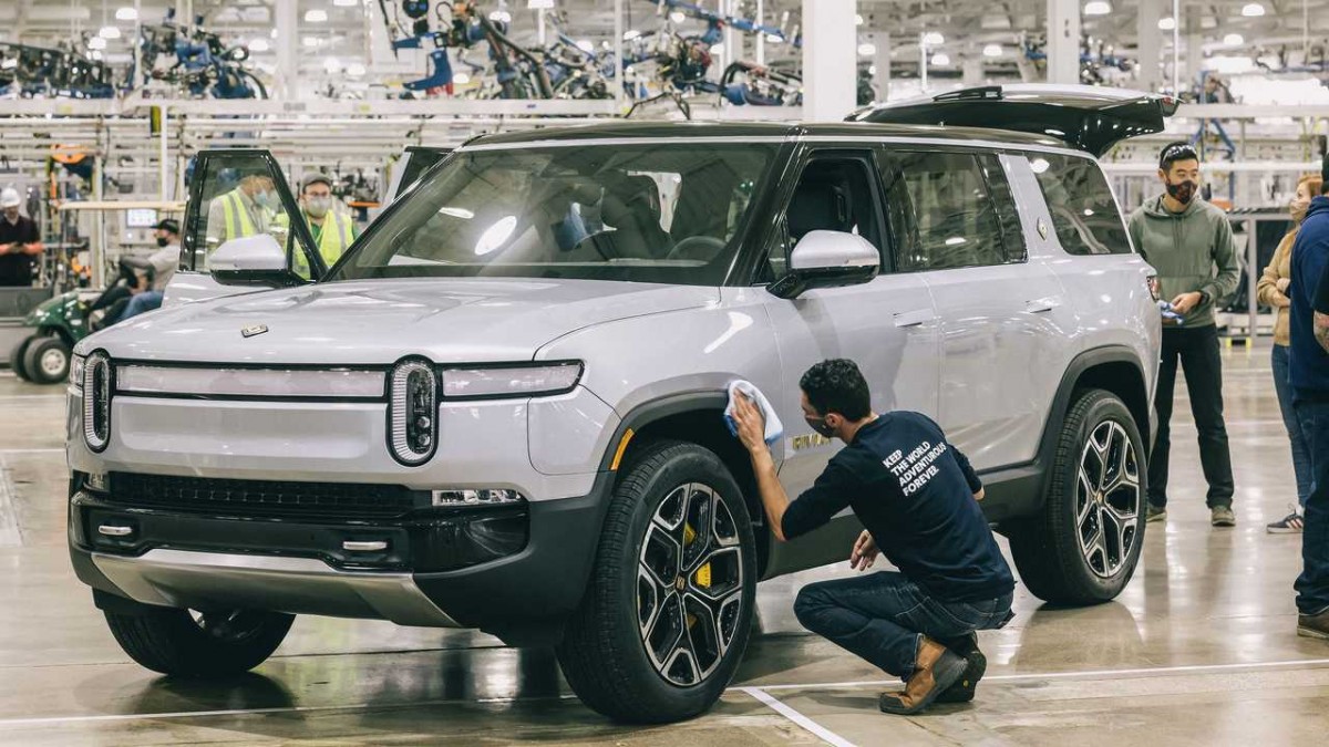 Rivian R1S first production model