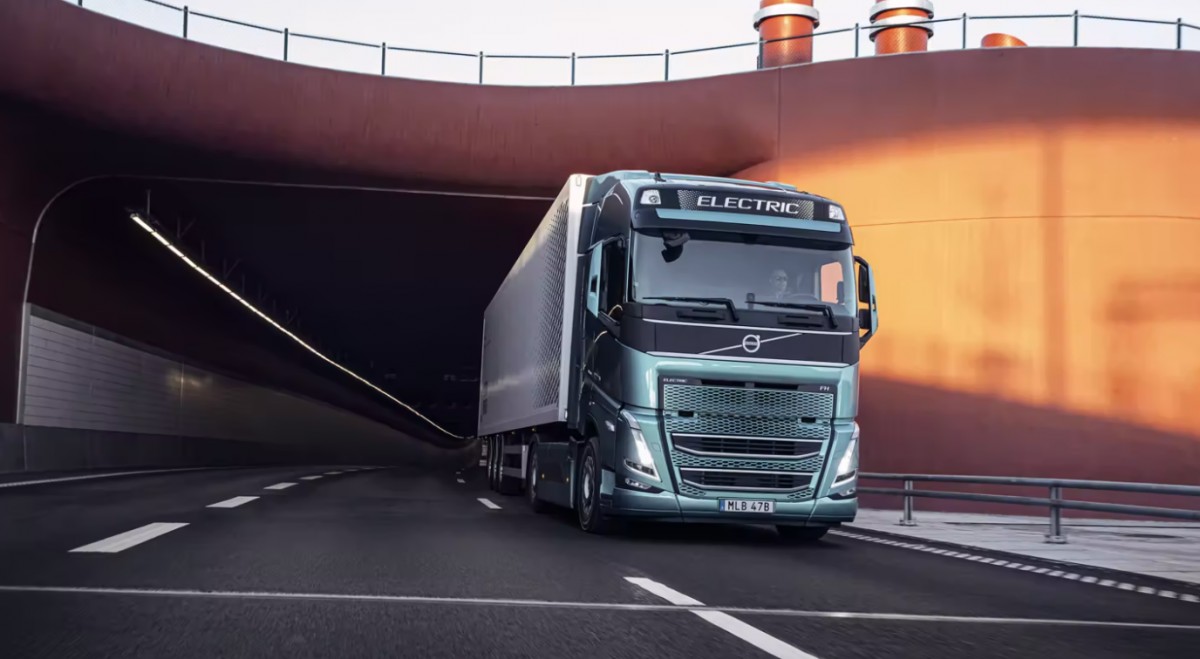 Amazon buys 20 electric trucks from Volvo