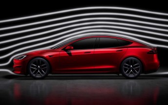 Tesla Model S comes with new glass roof, new color option and round steering wheel