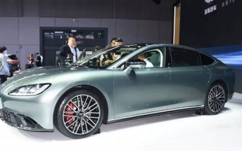 Dayun Yuanhang's Y6 sedan and H8 SUV come with over 620 miles range