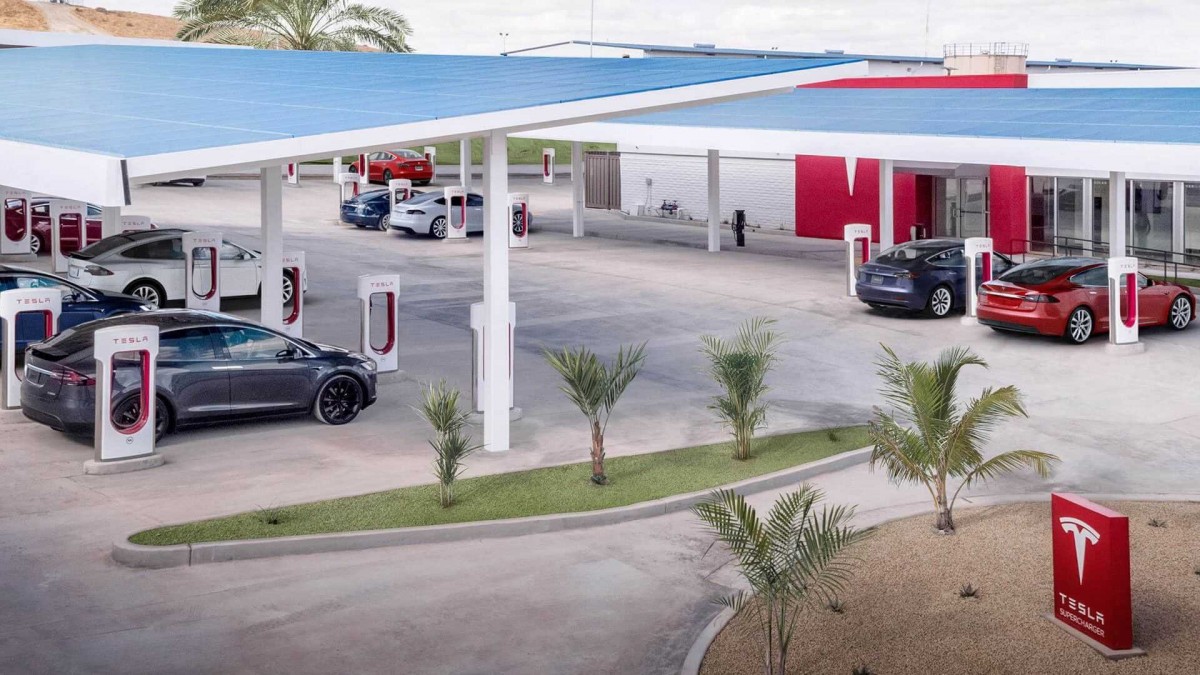 EV charging companies request delay in Texas' Tesla NACS mandate