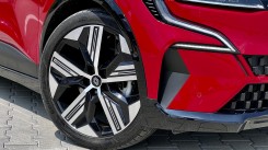 The outside of the Megane E-Tech is full of stylish accents to complete the pretty look.