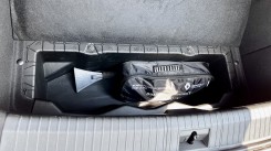 Utilizing the big storage area is hindered by a very high loading edge and the lack of flat bottom with folded seats