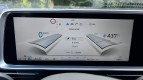 The gauge cluster doesn't offer many options for customization, but at least changes its graphics depending on the drive mode.