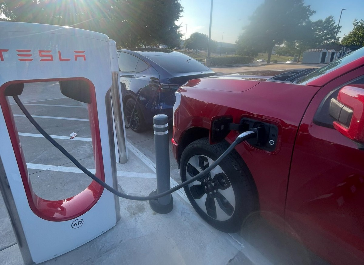 Tesla resumes US deployment of Magic Dock adapters