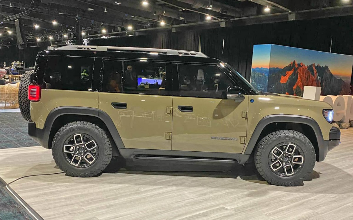 Introducing the Jeep Recon, nearly 600 hp electric go-anywhere SUV