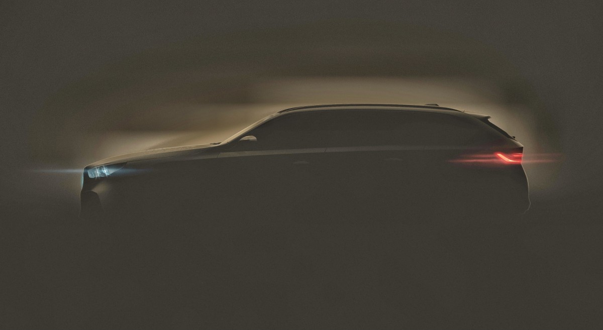 BMW teases the i5 Touring