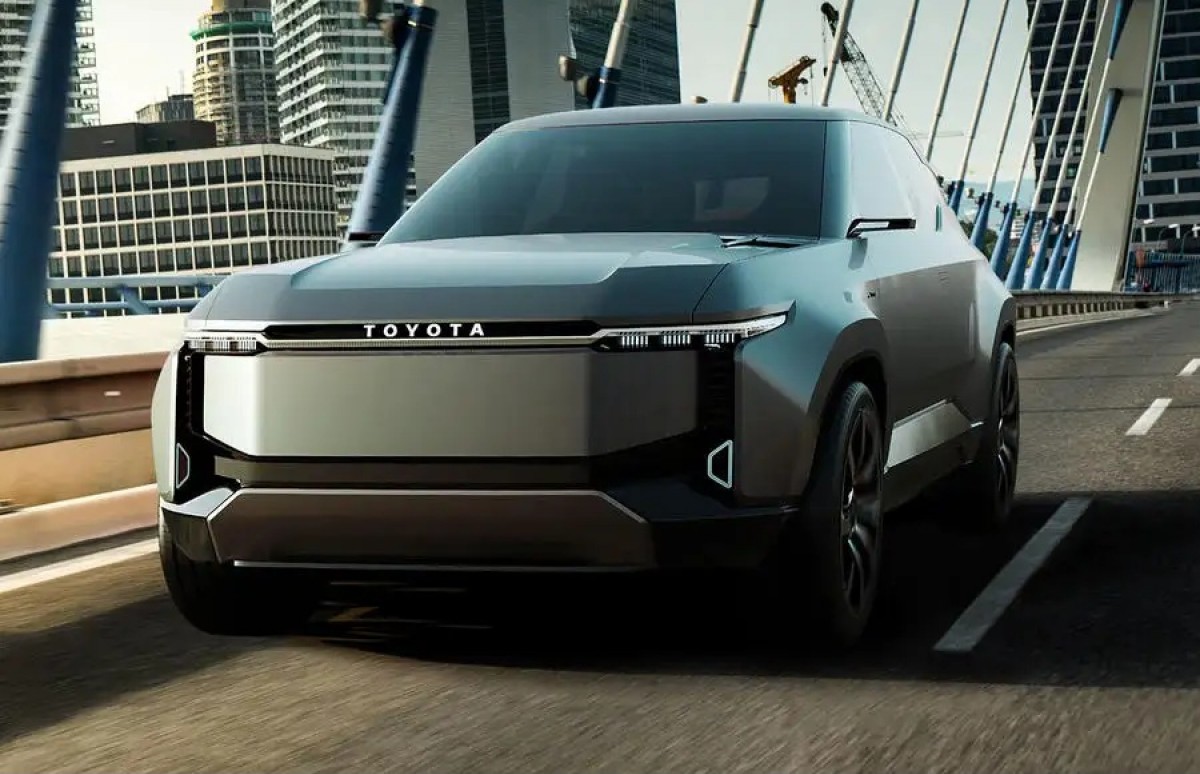 The futuristic luxury-focused Toyota Land Cruiser Se goes electric