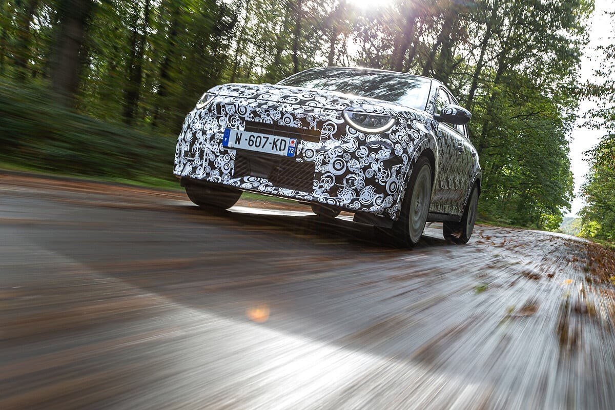 240 hp Abarth 600e teased for the first time