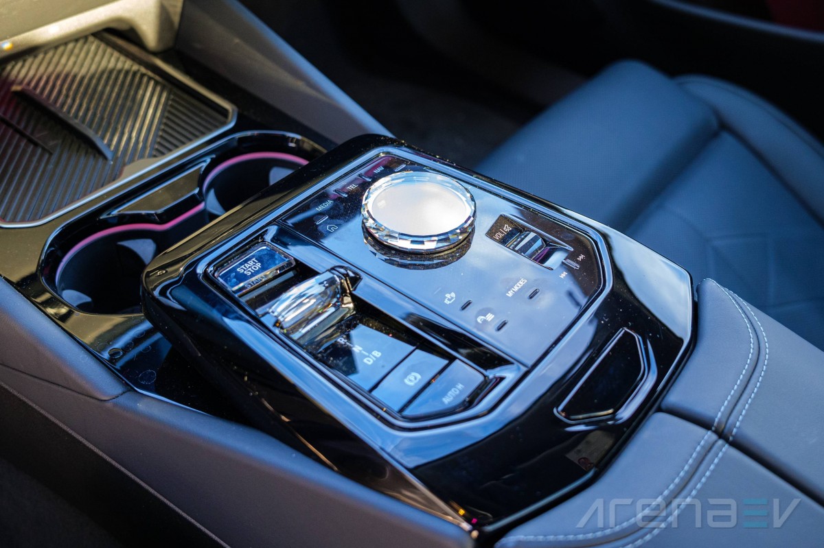 BMW i5 M60 review