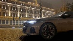 The headlights of the i5 have a unique housing, yet no unique light signature.