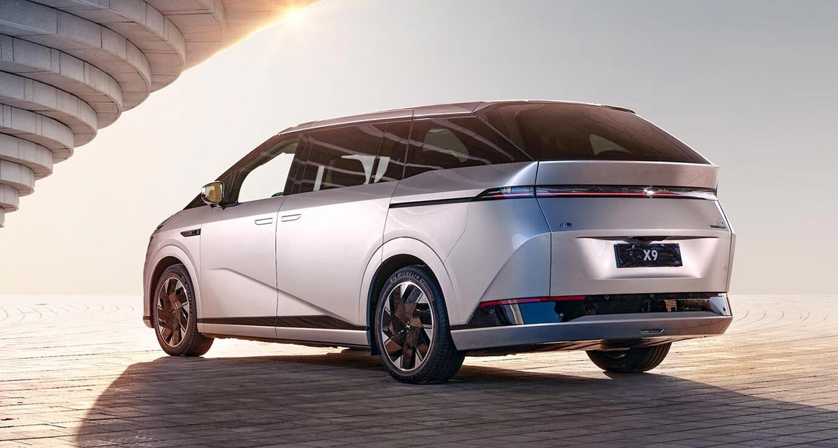XPeng X9 MPV officially launched in China