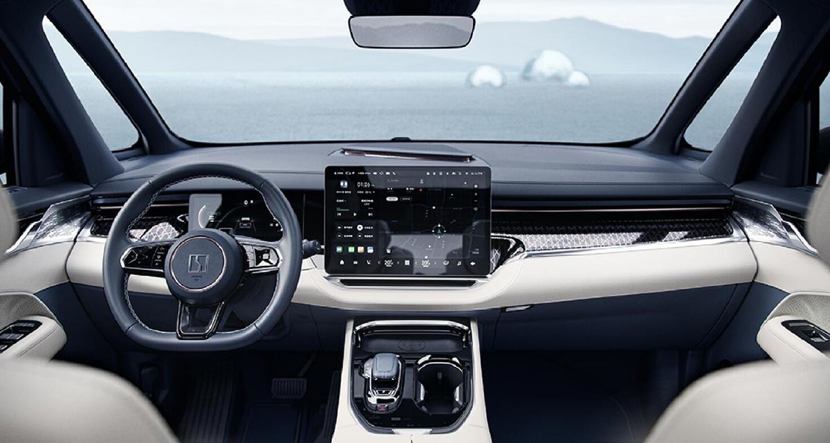 Zeekr unveils enhanced 009 MPV with more features and a new price