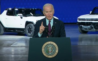 White House considers relaxing EV goals