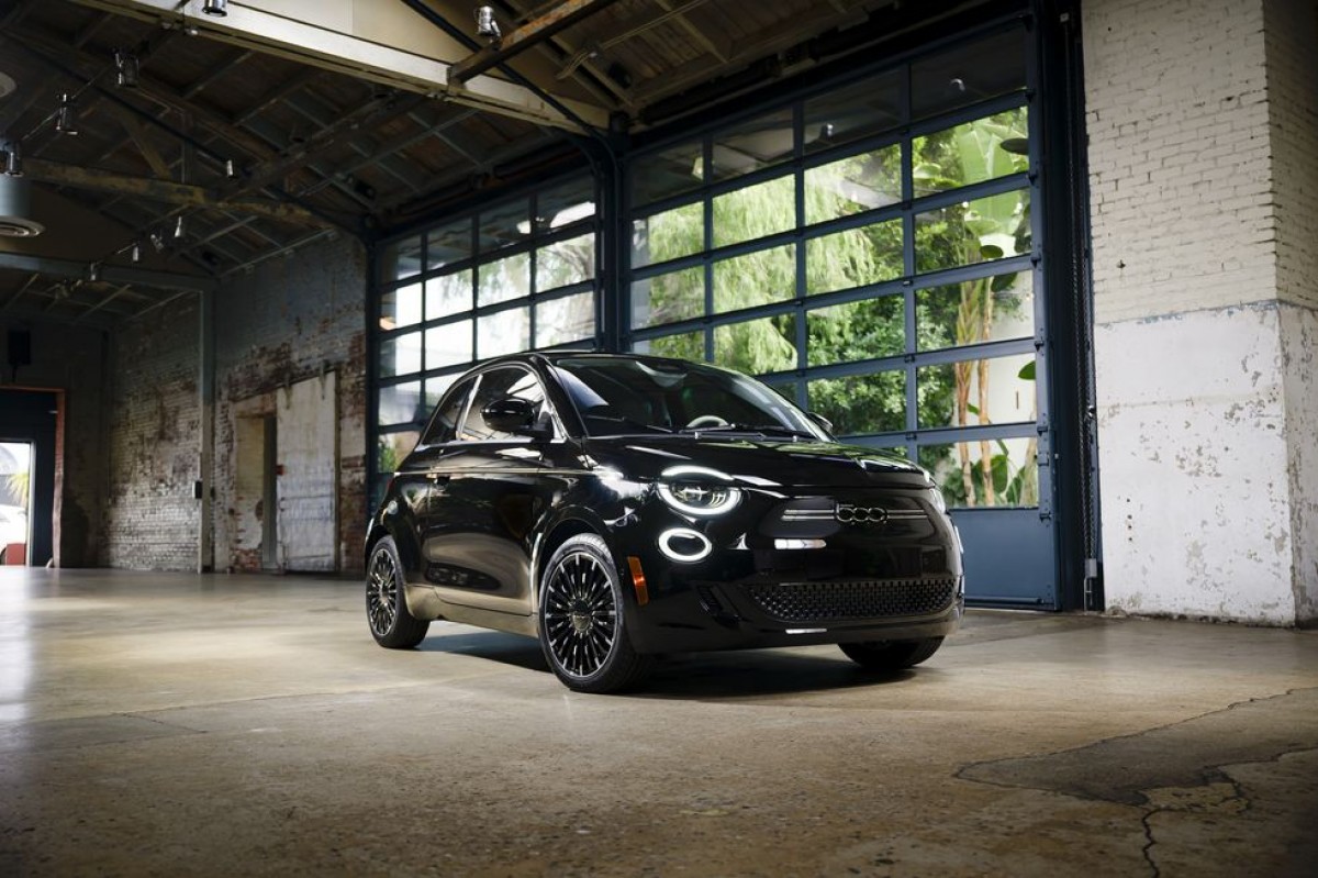 Fiat unveils two new 500e luxury versions for US market