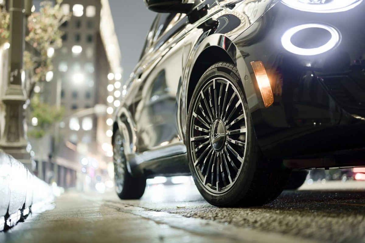 Fiat unveils two new 500e luxury versions for US market