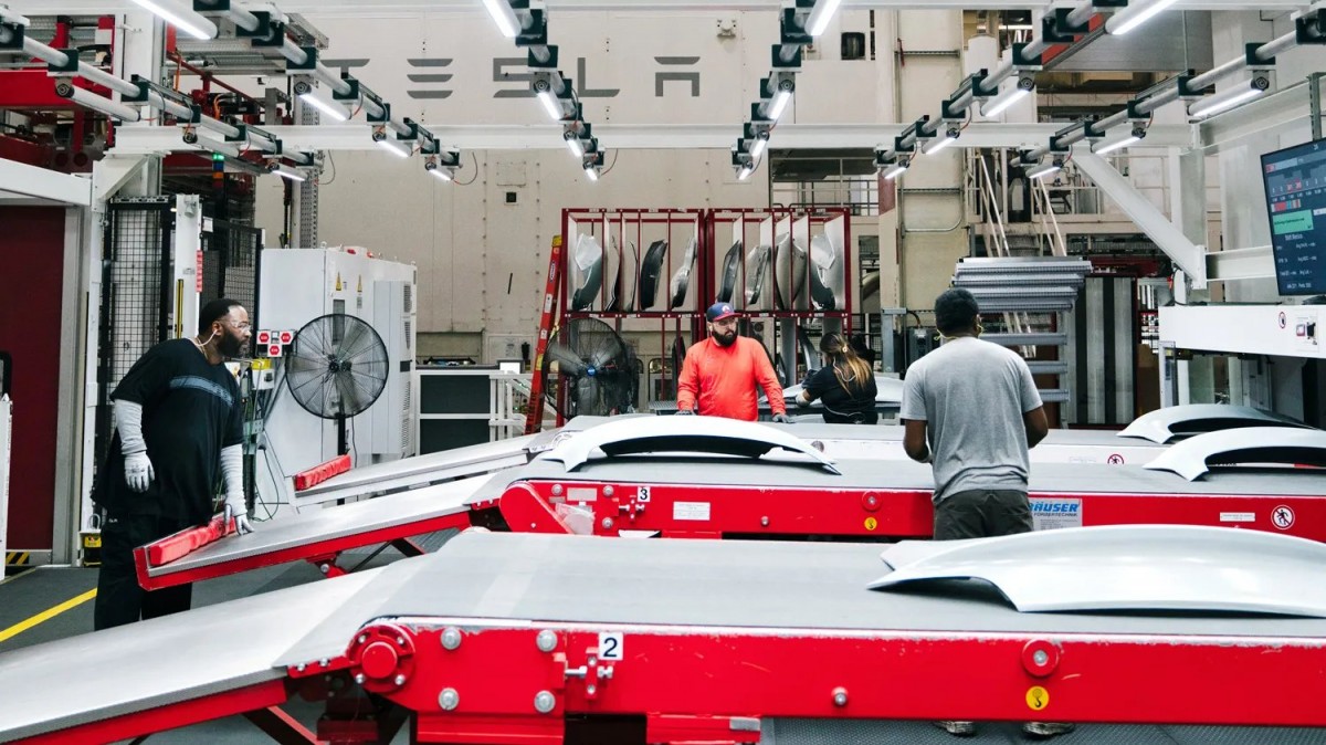 Tesla cuts costs: thousands of employees laid off amid declining sales