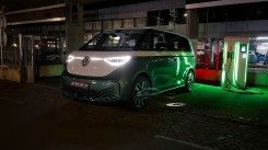 The headlights of the ID.Buzz are not rounded, yet remain highly distinctive!