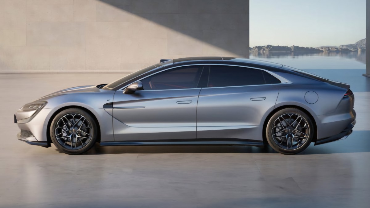 BYD's Yangwang U7 debuts in China - an electric 1,287-hp status quo challenger