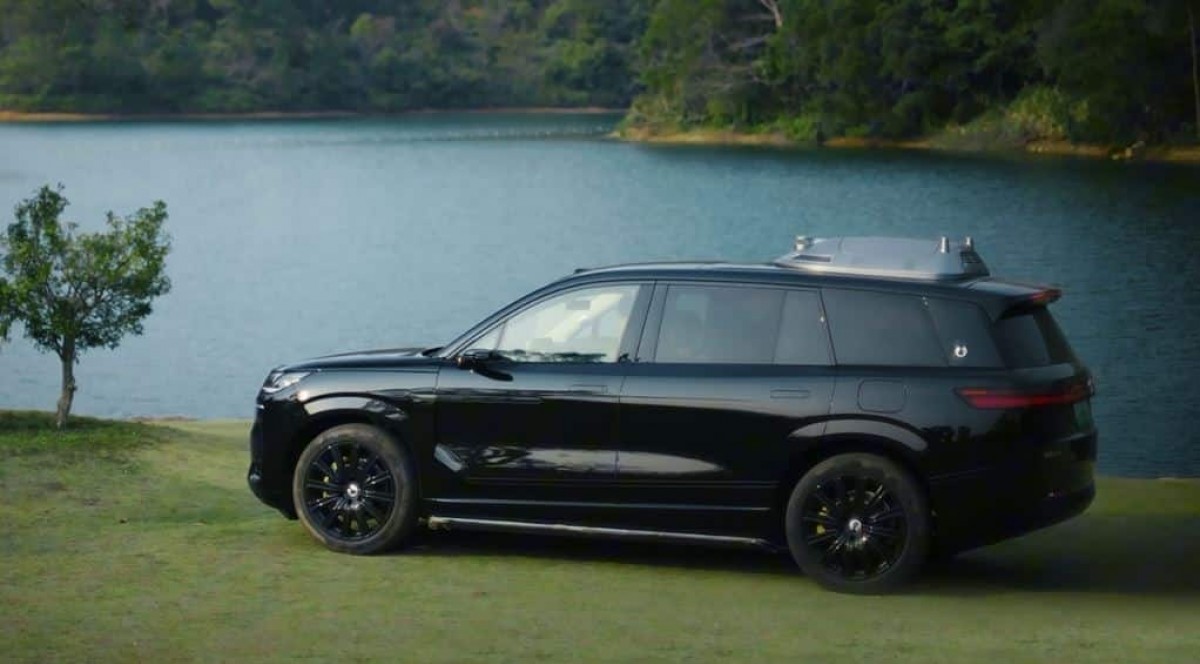 Denza N9 enters luxury EV market with advanced tech and competitive price