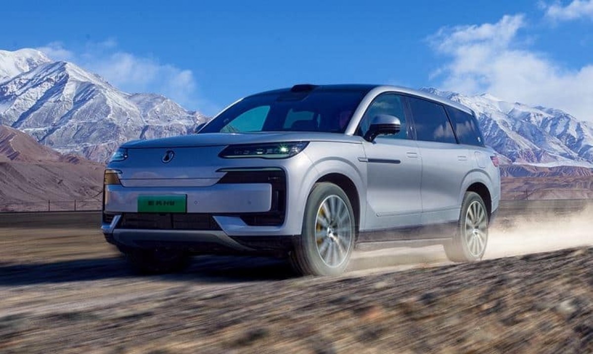 Denza N9 enters luxury EV market with advanced tech and competitive price