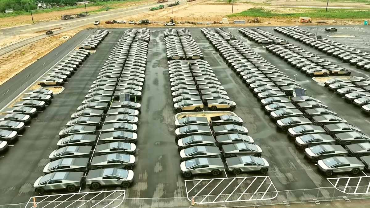 Tesla offers deep discounts and perks to move Cybertruck inventory