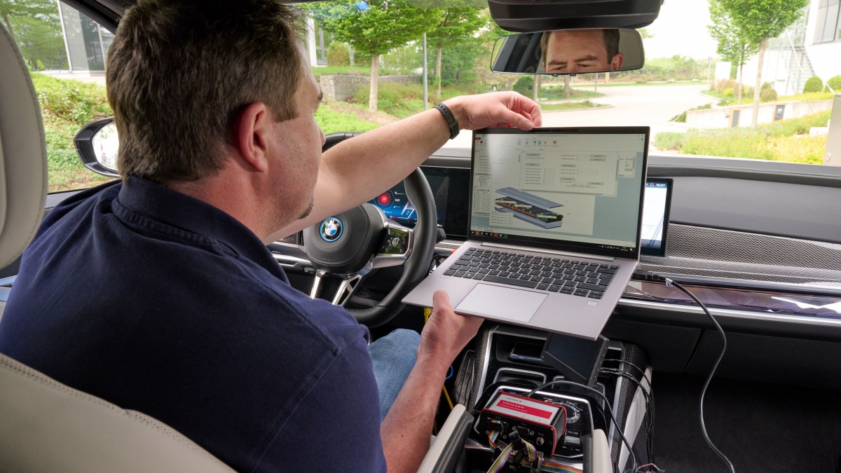 BMW starts testing i7 powered by solid-state battery