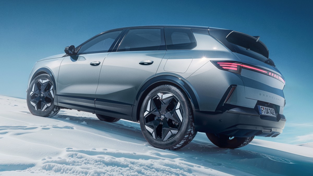 Opel unveils its most powerful model - the Grandland Electric AWD