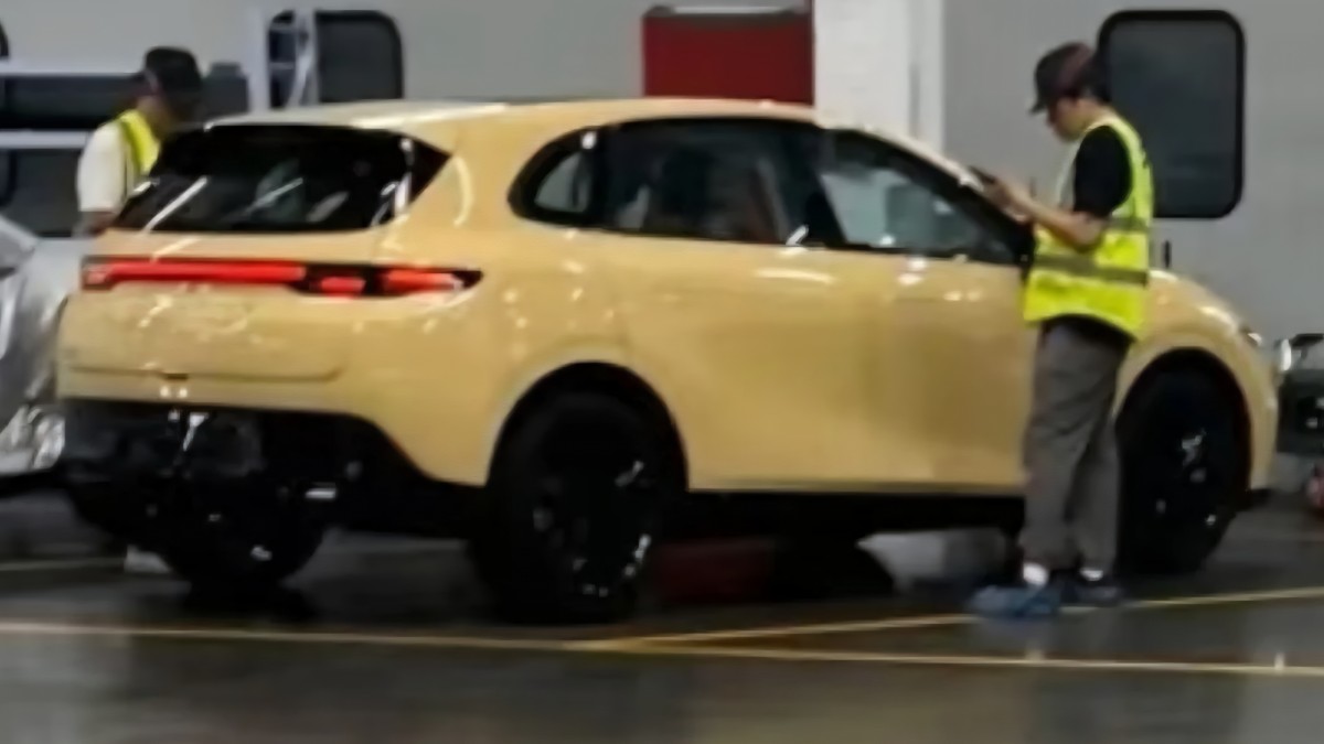 Leapmotor B05 breaks cover