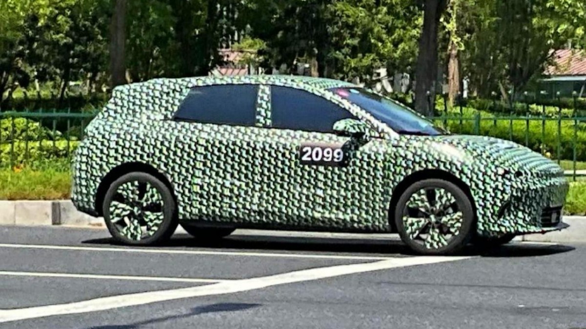 Leapmotor B05 breaks cover