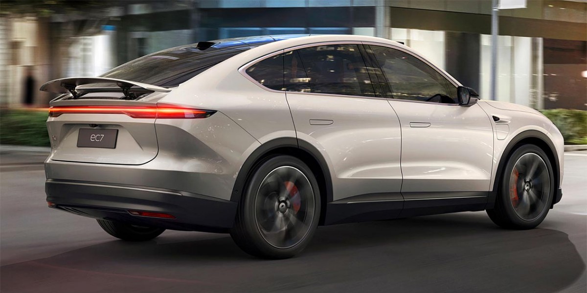 Nio makes long-range battery standard and slashes EV prices again