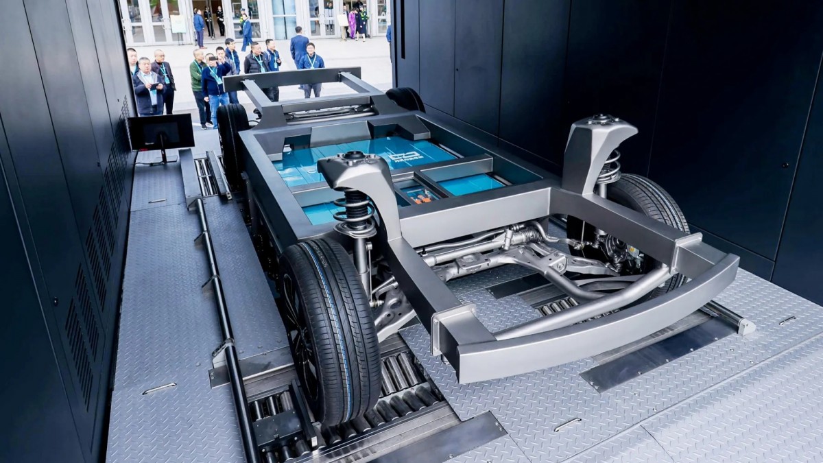 Hong Kong’s taxi fleet gets CATL's 99-second battery swap technology