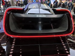 Shark fin rear spoiler, lots of aero