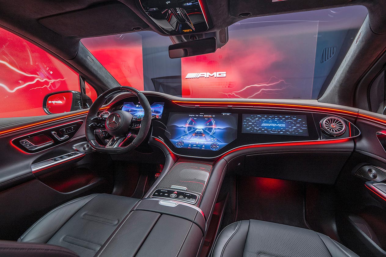 Mercedes EQE SUV interior