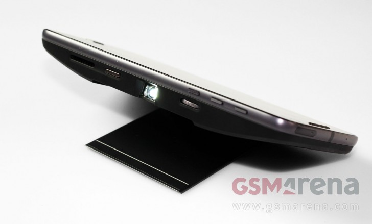 Deal: Rogers offering free Moto InstaShare projector with pre