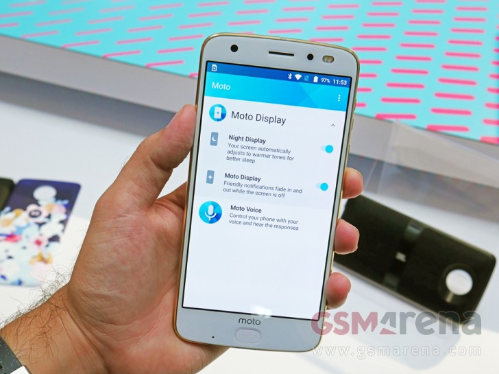 News 17 07 Moto Z2 Force Hands On review