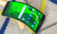 Motorola granted patent for foldable smartphone with heating hinge