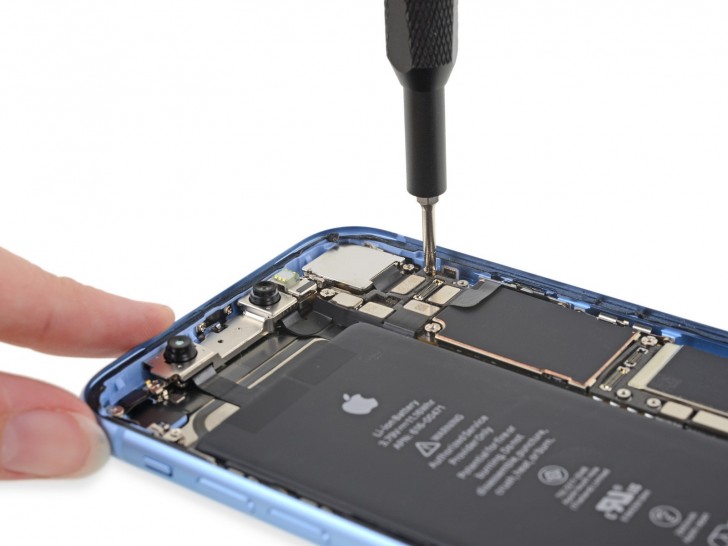 The iPhone XR gets the iFixit treatment - GSMArena.com news
