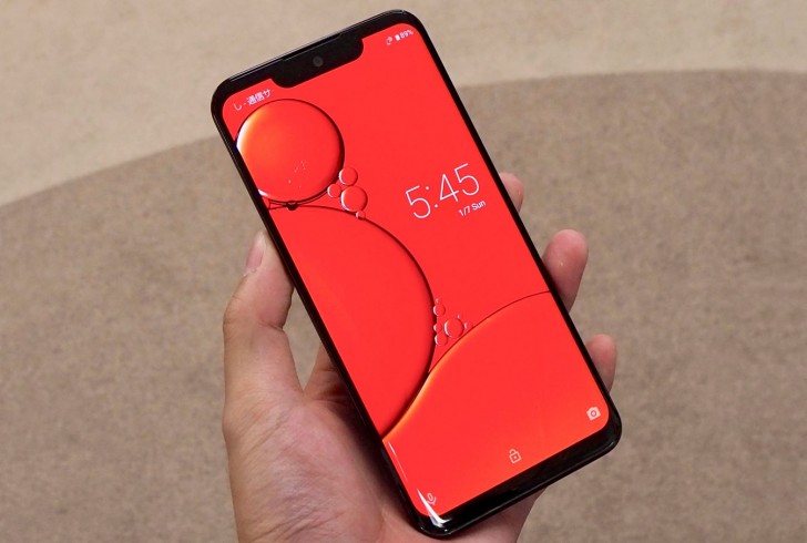 虹AQUOS Sharp Aquos Zero uses an in-house developed curved OLED with a