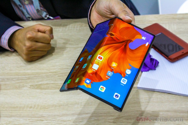 Patent reveals Huawei foldable smartphone with six cameras and a