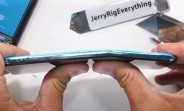 The OnePlus Nord cracks during bend test
